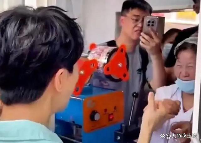 南京10元咖啡阿姨应邀去光良演唱会 音乐与善意的邂逅